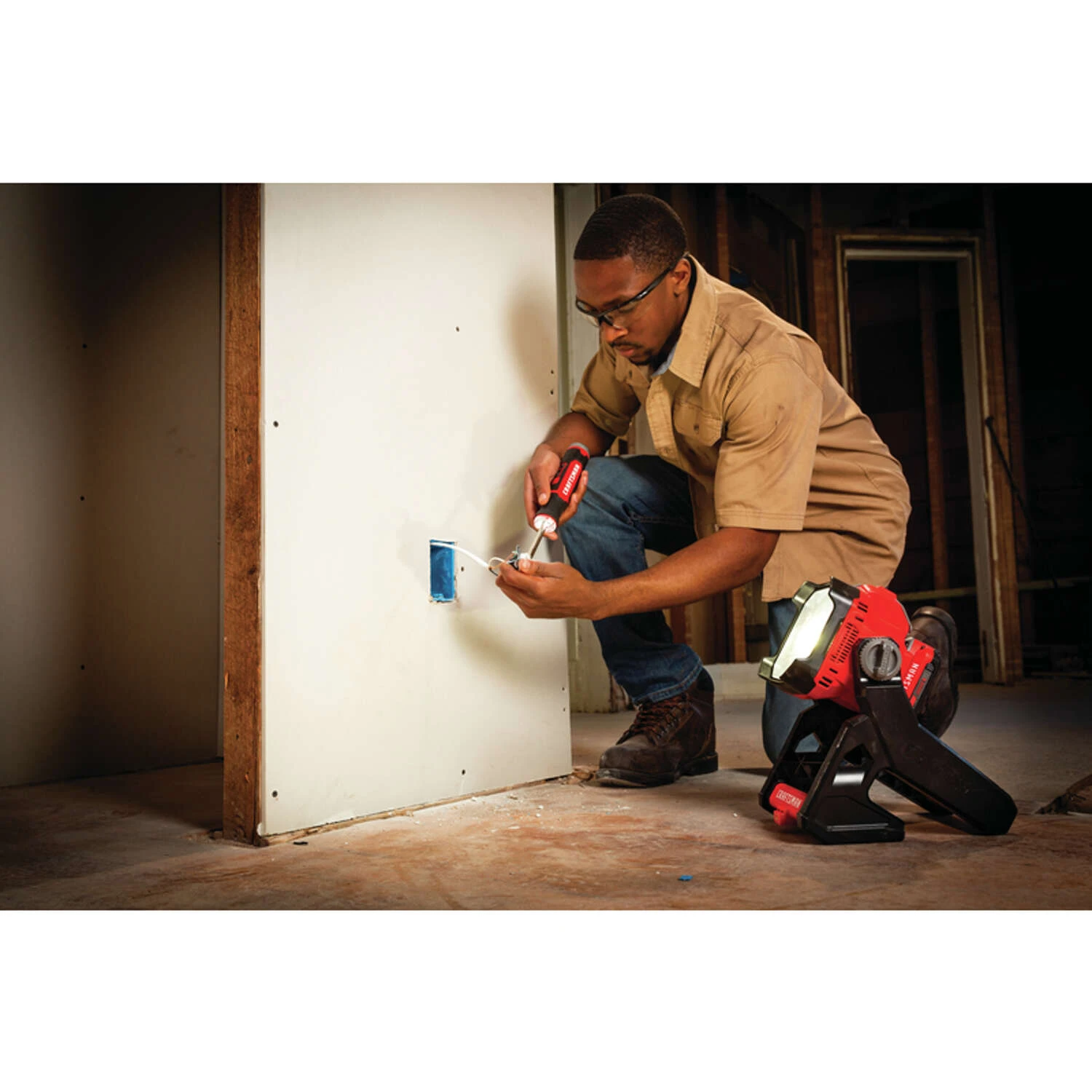 Craftsman V20 1825 Lm LED Battery Stand (H Or Scissor) Work Light 7 Craftsman V20 1825 Lm LED Battery Stand (H Or Scissor) Work Light - Image 5